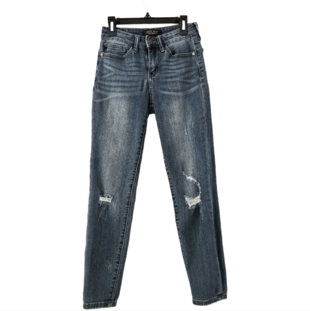 Judy Blue Distressed Relaxed Fit Jeans ⚘️HP⚘️Medium Wash Size 1/25